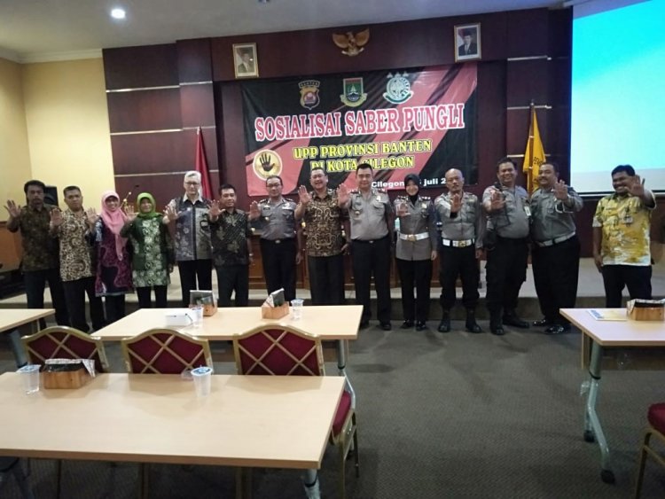 TIM SATGAS SABER PUNGLI MEMBERIKAN ARAHAN KEPADA KEPALA SEKOLAH SLTA