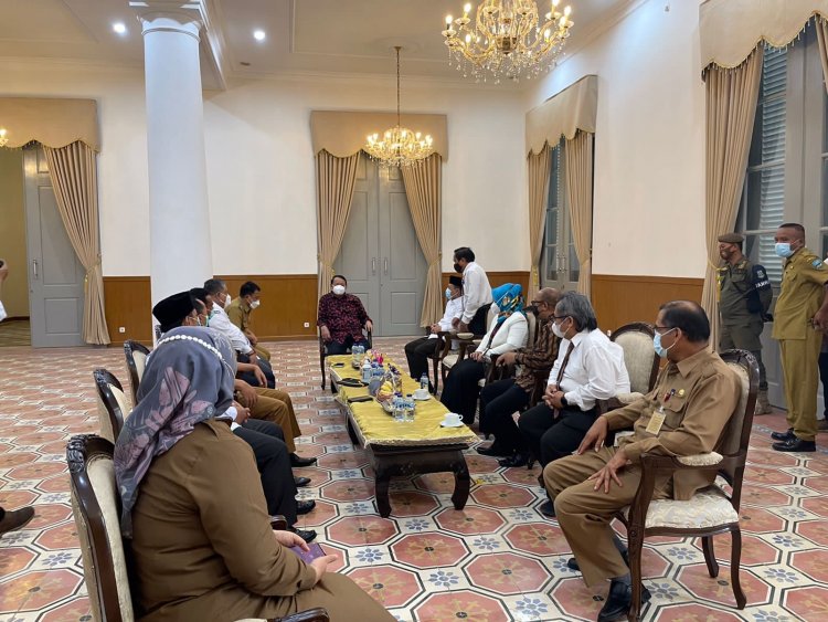 Bapak Inspektur sebagai  Plt. Sekda sedang menghadiri PENYERAHAN DIPA & DA-TKDD TAHUN ANGGARAN 2022 LINGKUP PROVINSI BANTEN.