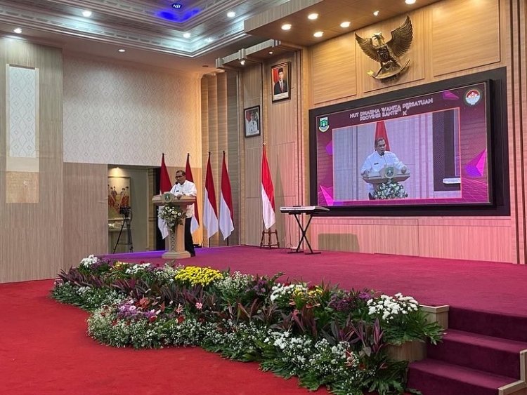 Bapak Inspektur, selaku Plt sekda sedang mengadiri dan memberi sambutan acara DWP di Pendopo Gubernur.