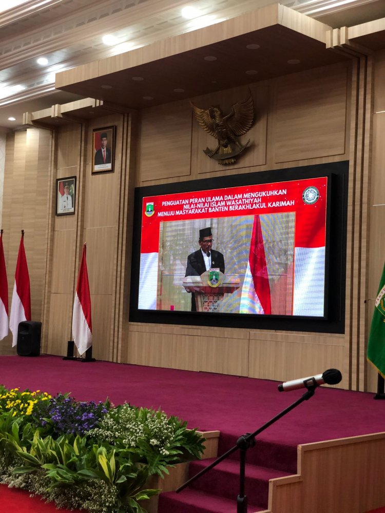 Bapak Inspektur selaku Plt. sekda sedang menghadiri acara Pengukuhan dan Ta'aruf Pengurusan Prov Banten Masa Khidmat 2021-2026. Majelis Ulama Indonesia