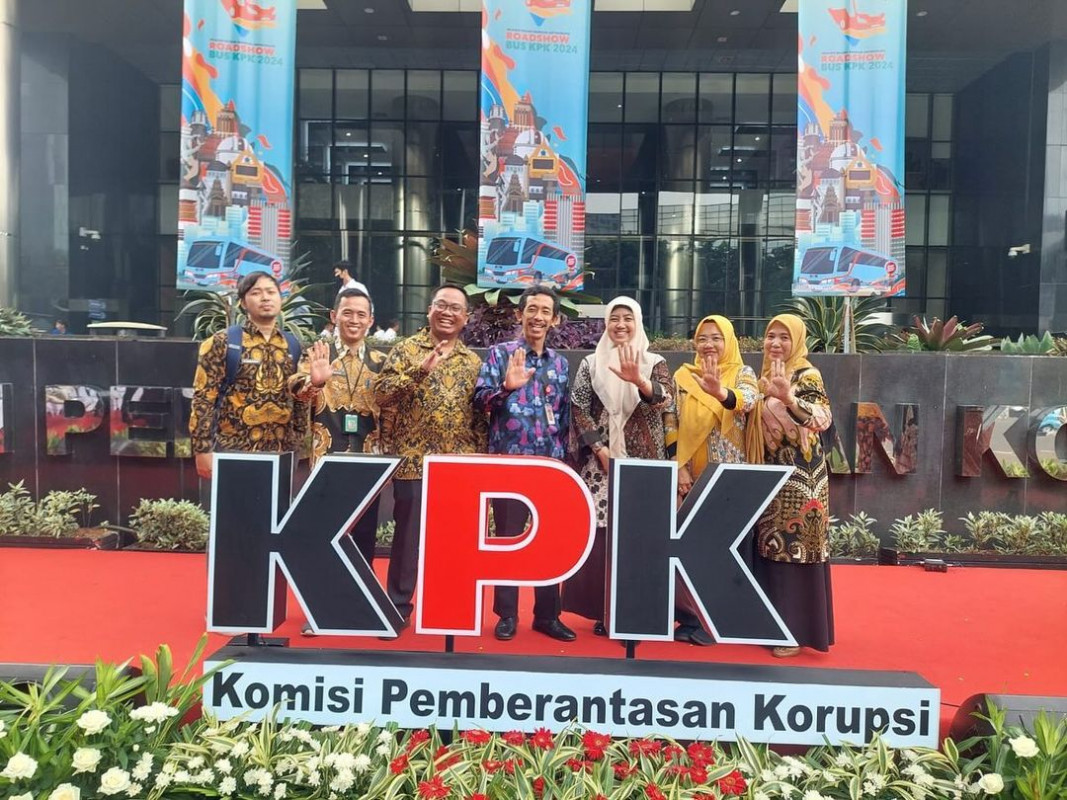 Seremonial Pelepasan Bus Anti Korupsi KPK 2024 dengan tema Jelajah Negeri Bangun Antikorupsi "Roadshow Bus KPK 2024