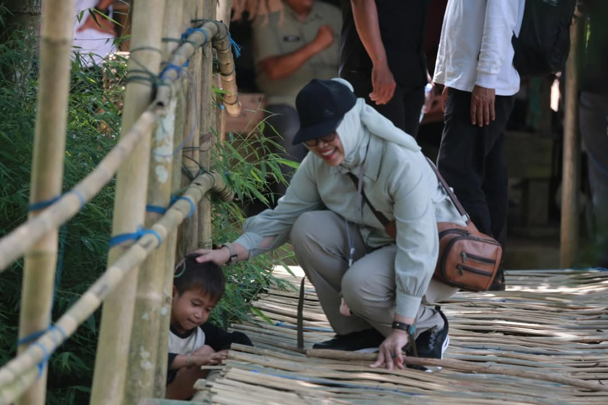Kunjungan Gubernur Banten ke Masyarakat Adat Baduy : - Layanan Publik Terbaik untuk Masyarakat Adat