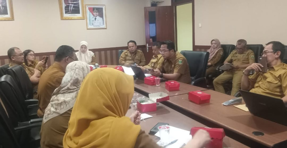 rapat penyusunan Draft Keputusan Gubernur tentang Petunjuk Teknis Pemberian Penghargaan dan Sanksi atas Capaian Kinerja melalui Evaluasi Akuntabilitas Kinerja Instansi Pemerintah (AKIP)