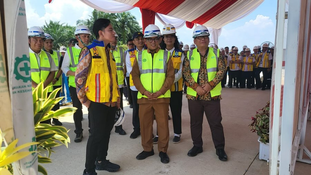 Gubernur Banten Andra Soni Dampingi Wapres Gibran Rakabuming Tinjau Proyek Tol Serang - Panimbang Seksi 2.