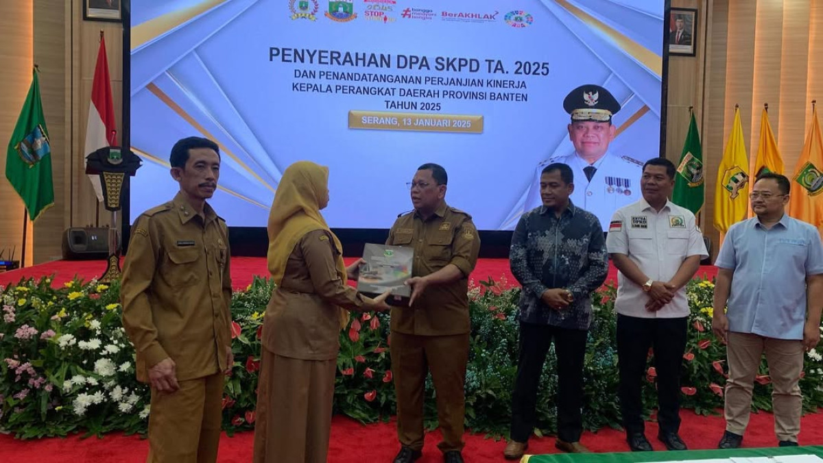PENYERAHAN DPA SKPD TA. 2025 DAN PENANDATANGANAN PERJANJIAN KINERJA KEPALA PERANGKAT DAERAH PROVINSI BANTEN TAHUN 2025.